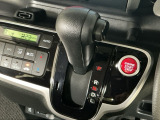 オートマチックシフトレバーは、手になじみ操作しやすい形状で安全運転にもつながります♪