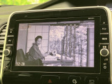 停車中にテレビや映像を楽しめる機能で、待ち時間も快適に過ごせます。後部座席の方にも楽しんでいただけます。