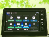 多彩な機能を備えたナビゲーションシステム。Bluetooth接続で、お気に入りの音楽をワイヤレスで楽しめます。快適なドライブをサポートします。