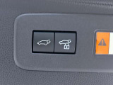 パワーバックドアです。荷物を持っていても、ボタンを押すだけで簡単に開閉ができます。