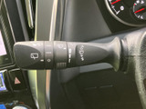 雨天時でもクリアな視界を確保できるワイパーレバー。操作も簡単で、安全運転をサポートします。