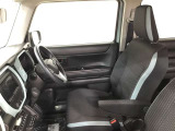 高いホールド性で運転姿勢が安定します。長距離ドライブでも疲れにくいのが魅力です。快適なドライビングライフをお送りください♪