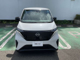 衝突被害軽減ブレーキ】よそ見運転の追突事故が増えています!もしぶつかりそうになったら自動でブレーキをかけてくれるので、事故のリスクを減らすことができます。