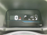 運転に必要な情報をわかりやすく表示。運転状況を把握しやすく、安全運転をサポートします。視認性に優れたデザインも魅力です。