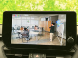 後席のエンターテイメントに最適。長距離移動も快適に過ごせるTVが搭載されています。停車中にお楽しみください。