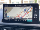 高精細な地図表示で、目的地までの道筋をクリアに確認できます。渋滞情報もリアルタイムで表示され、スムーズな移動をサポート。遠出も安心です。