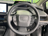 【ステアリングヒーター】冬場に冷たくなりやすい革巻きステアリングを、スイッチ一つで素早く適温に!エアコンよりも早く温まってくれるので、寒い日の運転も快適になりますね♪