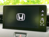 大型のディスプレイが、運転中の情報提供をサポート。快適なドライブをさらに豊かにするオーディオシステムを搭載しています。