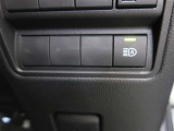 オートマチックハイビームとは、先行車や対向車のライトを認識し、ハイビームとロービームを自動で切り替える機能です。夜道の視界を確保します。詳細は販売店スタッフまでおたずねください。