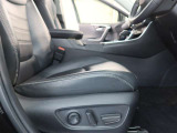 パワーシート搭載。微妙な調整が手軽にでき、ピッタリなポジションで運転することが可能です。
