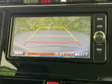 バックモニターが、駐車時の安全性を高めます。狭い場所でも安心して駐車できます。ガイドライン表示で、より正確な駐車操作をサポートします。