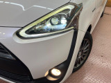 【LEDヘッドライト】悪天候や夜間走行時も良好な視界を確保し安心して運転できる高輝度LEDヘッドライトを装備!点灯速度が早く、消費電力も抑えられています。