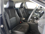 【清潔感のある運転席&助手席】隅々までクリーニングの行き届いた運転席&助手席。目立ったシミや汚れ等もございません。快適なドライブをどうぞ。