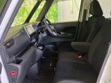 運転しやすい配置のメーター類や操作系は、直感的に操作できます。快適なドライブをサポートします。