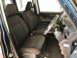 運転席の座面高さを調整できるシートリフターが付いています。