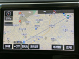 見やすい地図表示で、スムーズな目的地設定が可能です。運転に集中できる、頼れるナビゲーションシステムです。