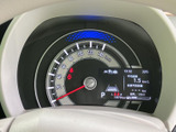 視認性の高いメーター類が、運転に必要な情報を的確に伝えます。運転に集中できる、シンプルなデザインです。