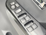 【電動格納ミラー】サイドミラーは電動格納式となっており、狭い駐車場でもキズがつくリスクを抑えられます。