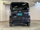 バックカメラが付いているので後方確認が非常にしやすいです。今や運転初心者も熟練者も必須装備!ついていて損はないですね♪