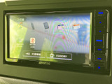 多様なソースに対応し、お好みの音楽を楽しめます。Bluetooth接続でスマホの音楽も簡単に再生可能です。快適なカーライフを演出します。