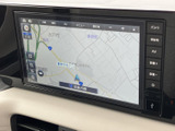 目的地設定もスムーズ。高精細な地図表示で、運転をサポートします。道に迷う心配なく、快適なドライブを楽しみましょう。