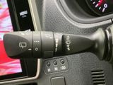 雨天時でもクリアな視界を確保できるワイパーレバー。操作も簡単で、安全な運転をサポートします。