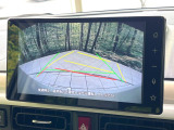 【バックカメラ】駐車時に後方がリアルタイム映像で確認できます。大型商業施設や立体駐車場での駐車時や、夜間のバック時に大活躍!運転スキルに関わらず、今や必須となった装備のひとつです!