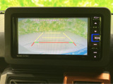 狭い場所での駐車も安心。後方の状況を画面で確認できるので、安全に駐車できます。