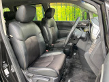 運転席シート廻りは使用感も少なく、良好な状態となっています。前オーナー様が丁寧に使っていたことがよくわかりますね。