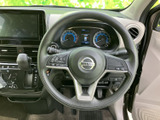 握りやすいステアリングは、運転操作をスムーズに行えます。快適なドライビングをサポートします。