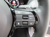 Hondaセンシングの機能のひとつ、アダプティブクルーズコントロール付!アクセルから足を離しても設定したスピードと前車との車間を保ち走行してくれます!車線維持もアシスト☆高速道路で疲労軽減ですね☆