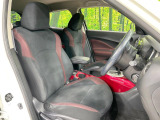 運転席まわりには十分なスペースがあり、大柄な方でもゆったり運転していただける環境です。