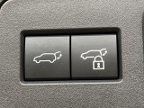 【パワーバックドア】スマートキーや運転席のボタンを押すだけでリアゲートが自動で開閉します!荷物を持っている時や、高い位置にあるバックドアを閉める際に便利な機能です♪