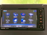 停車中なら、お気に入りの番組や映像を楽しめます。移動の待ち時間を有効活用できる便利な機能です。家族でのドライブにも最適です。