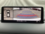 狭い場所での駐車やすれ違いなどでより的確な運転操作に役立つ360&deg;ビューモニターが装備されています。