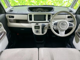 運転席からの視界は広く、運転しやすい環境です。操作性にも優れ、快適なドライブをサポートします。