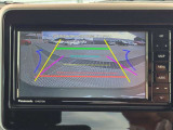 カラーで後方映像をモニターに映し出してくれるので、ショッピングモールのような狭い駐車場であったとしても障害物を見つけ、楽々駐車することができますね。