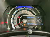 視認性の高いメーター類により、運転に必要な情報を正確に把握できます。デジタル表示で、洗練された印象を与えます。