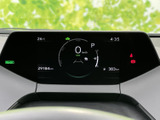 視認性の高いメーターパネルは、運転に必要な情報を一目で確認できます。洗練されたデザインが、快適なドライブを後押しします。