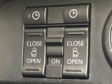 【両側パワースライドドア】スマートキーや運転席のスイッチで後席両側スライドドアの開閉が可能♪電動だから力を入れてドアを開ける必要が無く、小さなお子様でも簡単に開け閉めでき快適です♪