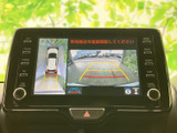 後方確認モニターは、駐車時の安全性を高め、狭い場所での運転をサポートします。