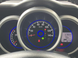 視認性の高いメーター類で、運転に必要な情報を的確に把握できます。落ち着いたデザインが、運転に集中できる空間を演出します。