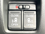 【両側パワースライドドア】スマートキーや運転席のスイッチで後席両側スライドドアの開閉が可能♪電動だから力を入れてドアを開ける必要が無く、小さなお子様でも簡単に開け閉めでき快適です♪