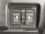 【両側パワースライドドア】スマートキーや運転席のスイッチで後席両側スライドドアの開閉が可能♪電動だから力を入れてドアを開ける必要が無く、小さなお子様でも簡単に開け閉めでき快適です♪