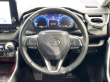【純正革巻きステアリング】上質な革を使用することで、手にしっかり馴染みとても運転しやすいハンドルです♪