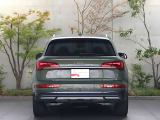 リヤは一番良く見られていると言われています。後続車からはこのように見られています。息を飲むような独特の重厚感のあるグラマラスなリヤデザイン。後ろからの強い視線を感じます。