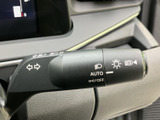 操作しやすい位置に配置されたウインカーレバーで、安全な車線変更をサポート。オートリターン機能で、確実な操作が可能です。