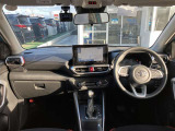 【運転席・インパネまわり】ハンドル・シート・フロアーなど隅々までプロによるクリーニング済み☆彡キレイな車内でドライブが一層快適にお楽しみいただけます!!