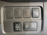 【両側スライドドア】駐車場で隣の車との間隔が狭く乗りにくい時、スライドドアなら安心!ドアオープン時も幅を取らず、開口部が広いので乗り降りがとっても簡単です。大きな荷物の出し入れも後席から可能♪