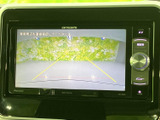 後方確認をサポートするモニター。駐車時や狭い道での運転も、より安全に行えます。運転に自信がない方にもおすすめです。視認性も良好です。